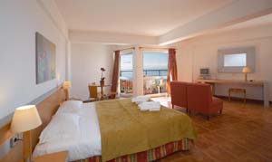 1 person large studio with sea view, and private facilities